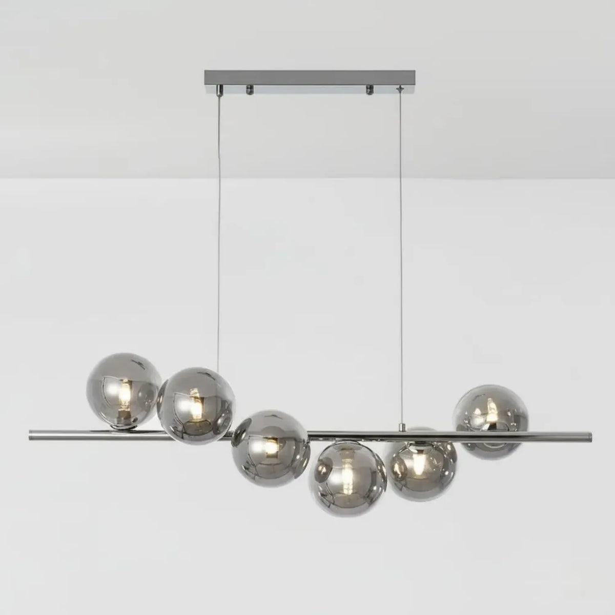 Lampadario a Sospensione Moderno con Sfere di Vetro e Struttura in Metallo, Colore Regolabile
