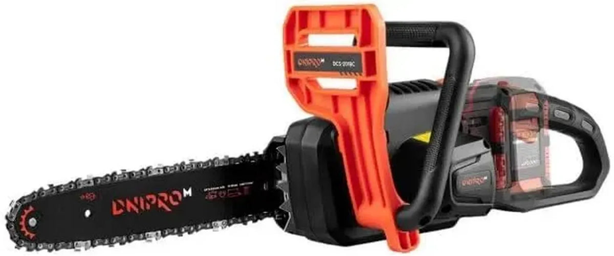 Motosega a Batteria Dnipro-M DCS-201BC con Motore Brushless Potente, Compatta e Leggera 20V, per Potatura Alberi con Batteria Ricaricabile 4Ah e Caricabatterie Rapido